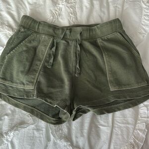 old navy olive green shorts size small